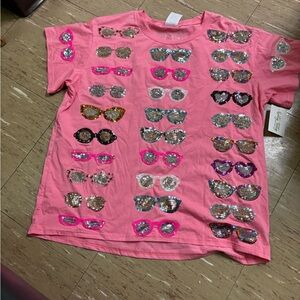 QUEEN OF SPARKLES Pink Short Sleeve Tee with Sequin Sunglasses
